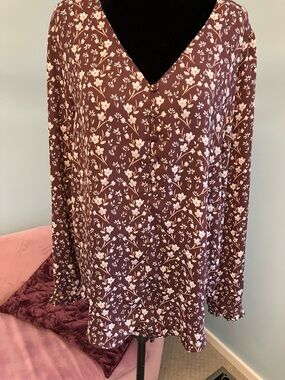 LOFT Floral V-Neck Long Sleeve Blouse in dusty purple
